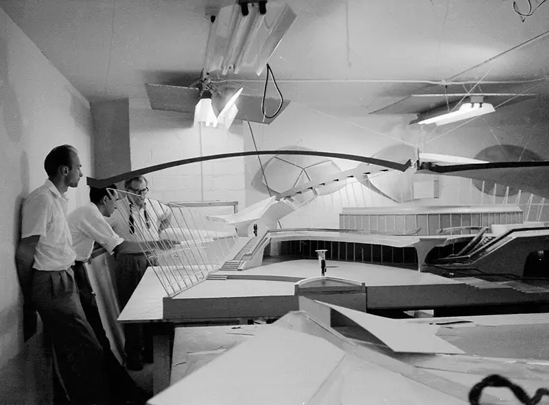 saarinen and colleagues with model