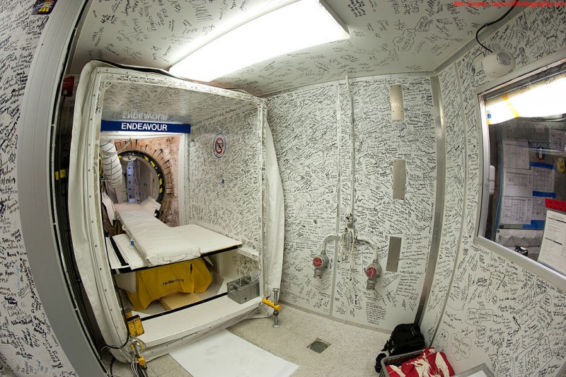 Endeavour_white_room with signatures