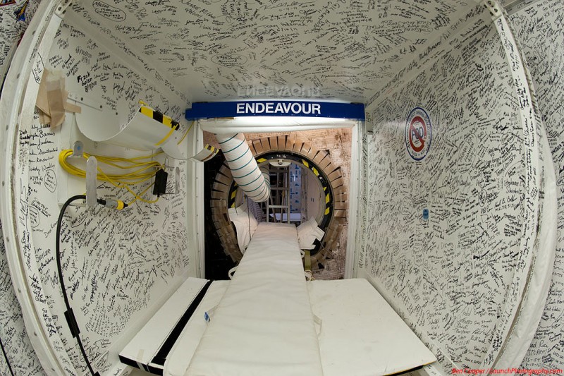 Endeavour_white_room_3