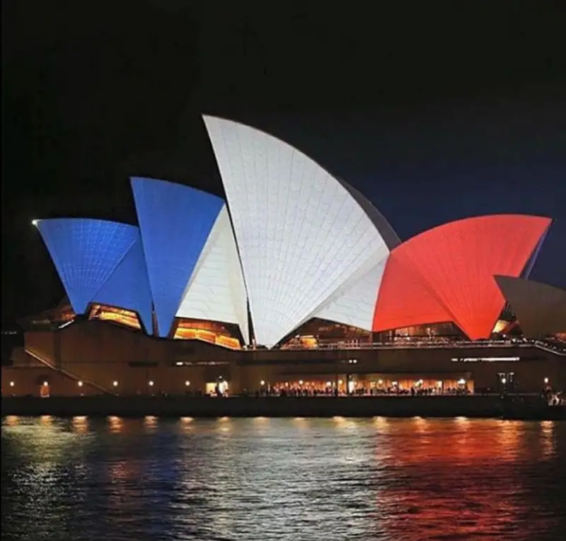 Sydney’s Opera House in Australia lit up in solidarity with paris