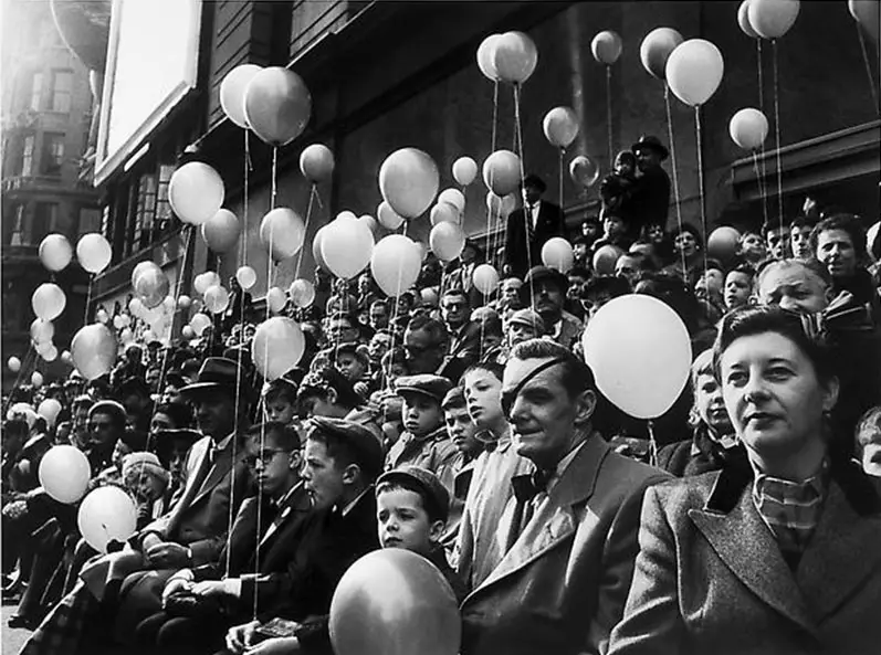 Jay Maisel, mid-1950's, Man With eye patch, Thanksgiving Day Parade