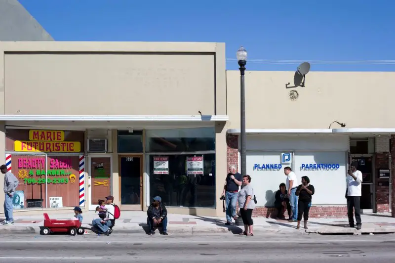  Mark Power, 2012, Waiting for the Thanksgiving parade. Miami Florida (From 'Postcards From America').