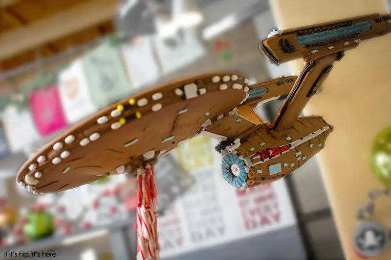 USS Enterprise in gingerbread by Blackmarket Bakery 