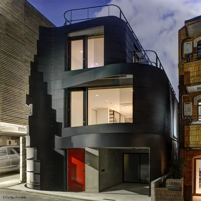 Read more about the article D-House, A Cool Curvilinear Tokyo Home by Ron Arad + Issho