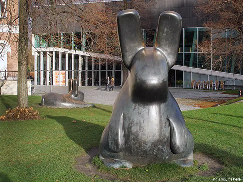giant bunny sculptures