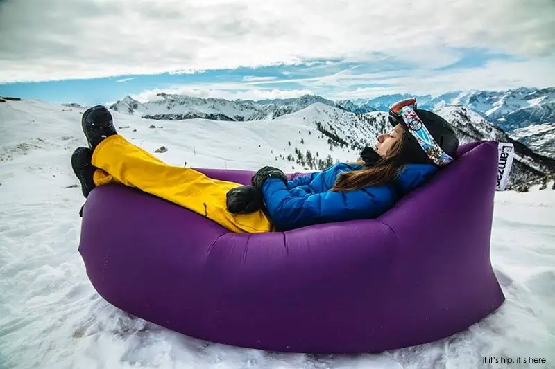 Lamzac-Hangout-Instantly-Inflatable-lounge snow