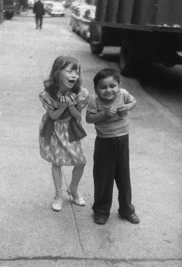 Diane Arbus, Child teasing another, N.Y.C., 1960