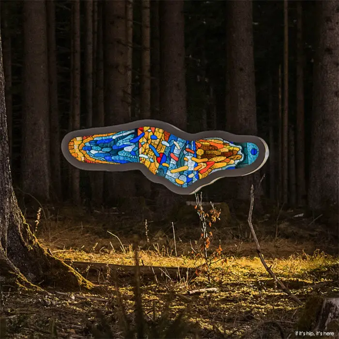Read more about the article A Giant Glowing Glass Amoeba Floating In The Forest