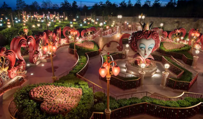 The Alice in Wonderland Maze at Shanghai Disney (photo by Kent Phillips)
