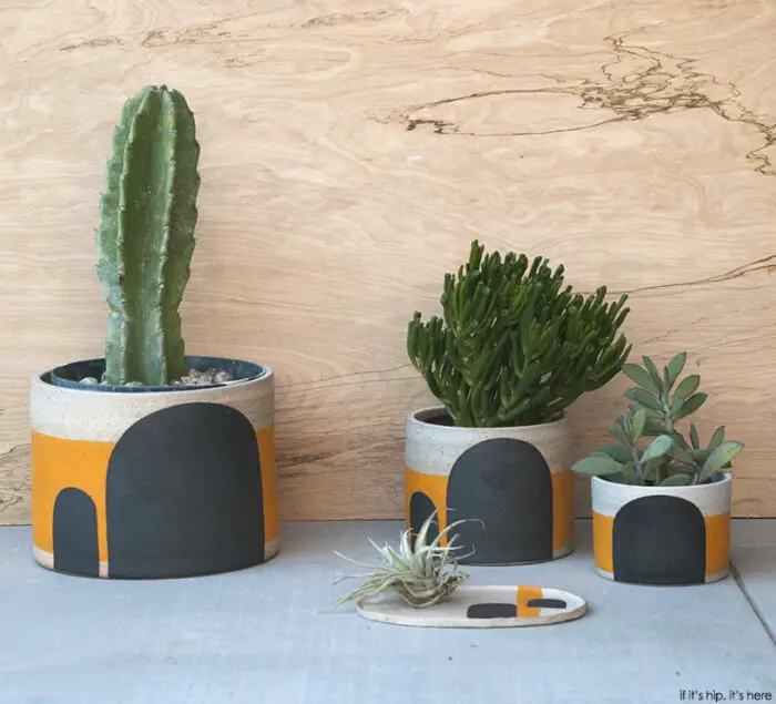 Read more about the article Marvelous Modernist and Graphic Ceramics From Pawena Studio.
