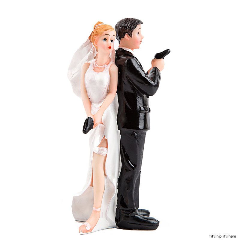 bizarre wedding cake decorations