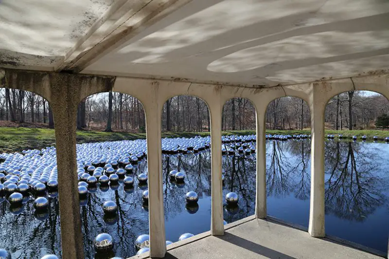 yayoi kusama philip johnson glass house