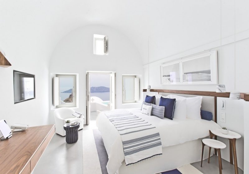 santorini luxury hotels