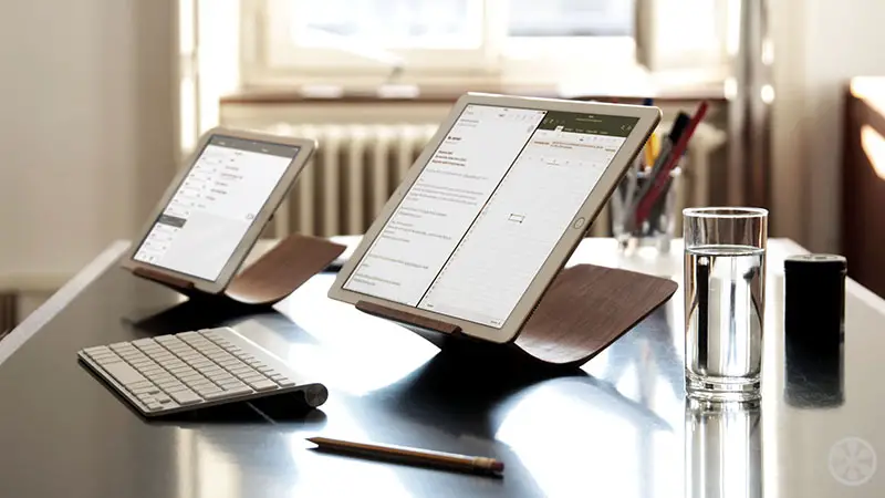 YOHANN iPad stands in Walnut