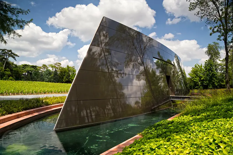 philippe starck winery Château Les Carmes Haut-Brion