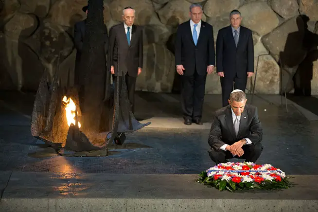 President Obama lays down a wreath at Israel's Holocaust Museum (Yad Vashem)