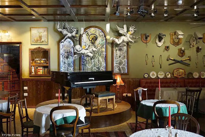 piano bar in hotel
