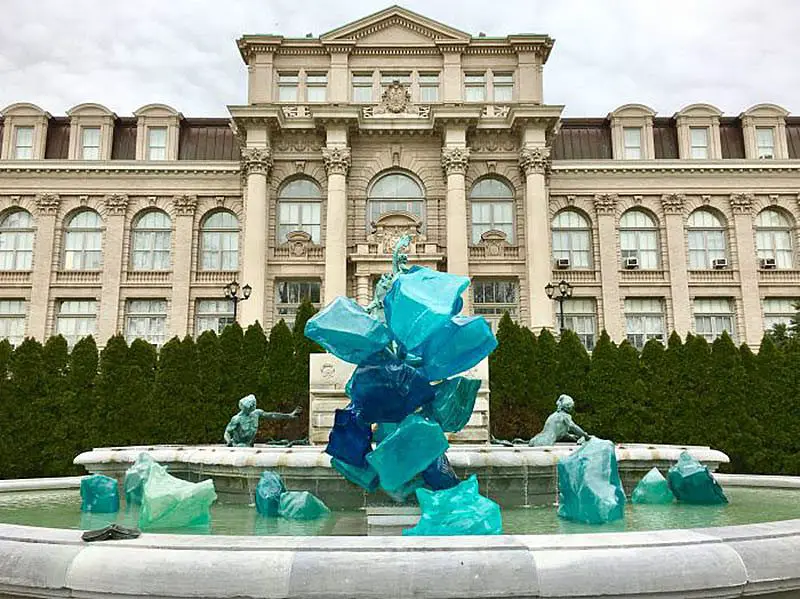 Chihuly Fountain of Life with Blue Polyvitro Crystals