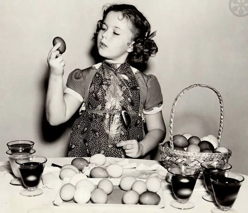Shirley Temple dying Easter Eggs