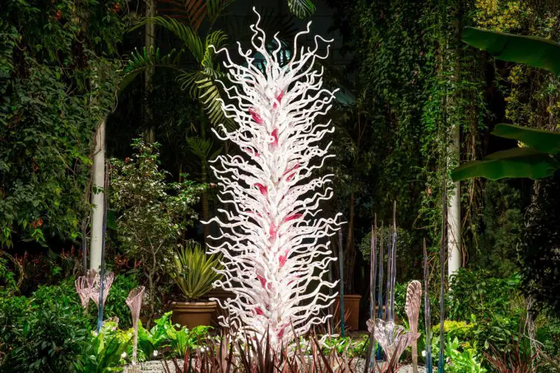 dale chihuly White Tower with Fiori