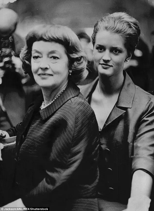photos of bette davis and her daughter