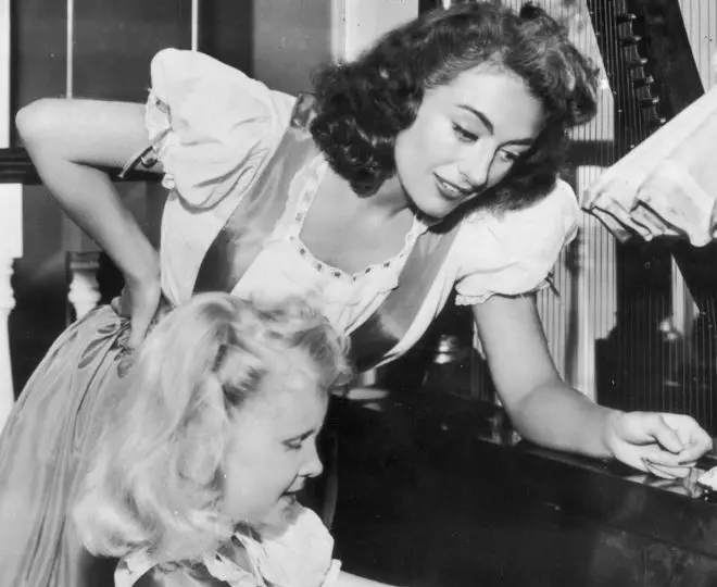 pics of joan crawford and her daughter