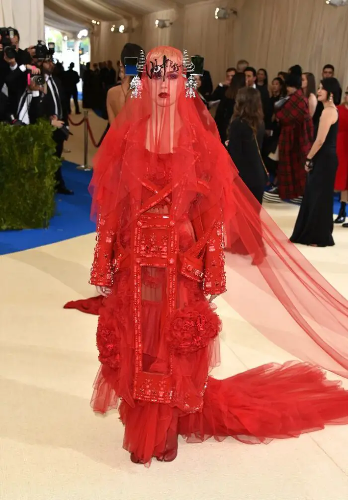 met gala Katy Perry in Maison Margiela