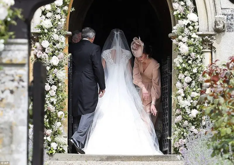 giles deacon wedding gown for Pippa Middleton