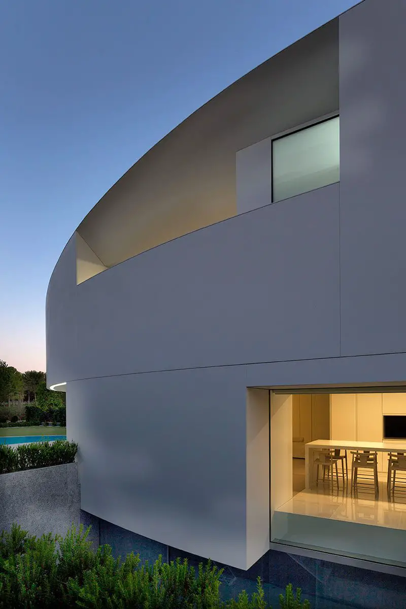 Casa Balint by Fran Silvestre Arquitectos