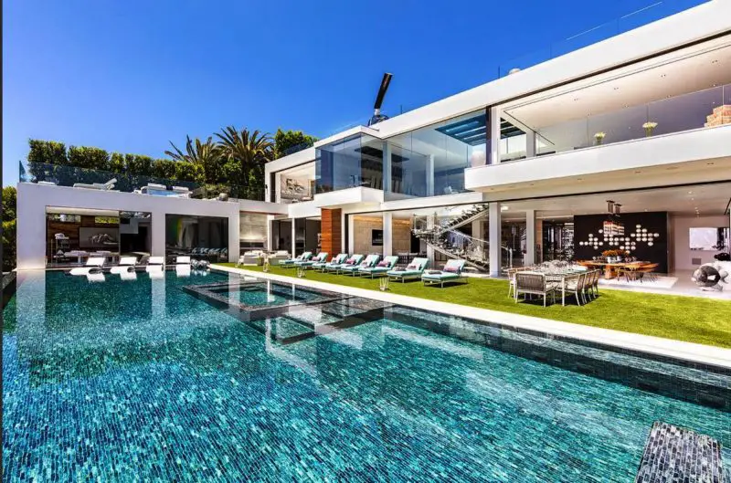 The Bruce Makowsky Billionaire Estate and Its Art - 70 photos!