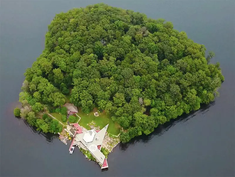 FLW house on island