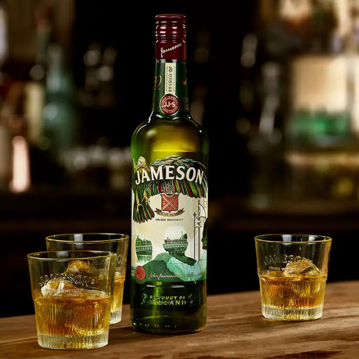 Read more about the article Irish Photographer and Illustrators Collaborate for 2018 Jameson Limited Edition Whiskey Bottle