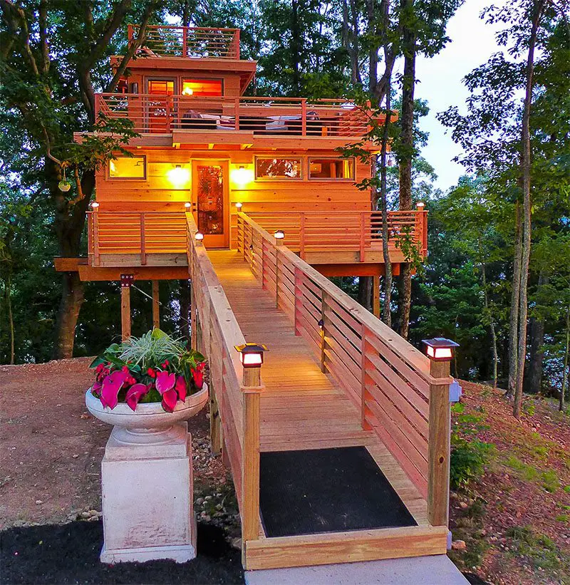 Frank Lloyd Wright-Inspired Treehouse