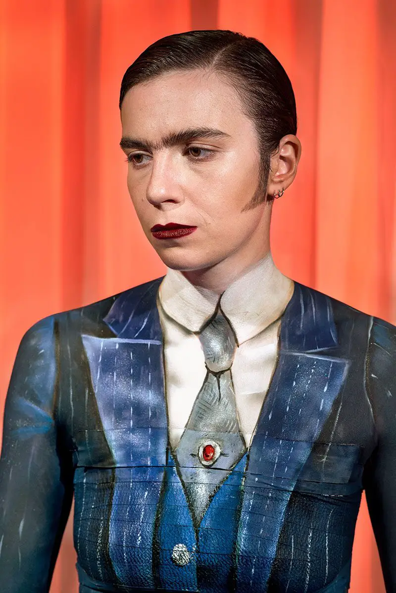 laurie-simmons-portraits-with-body-paint