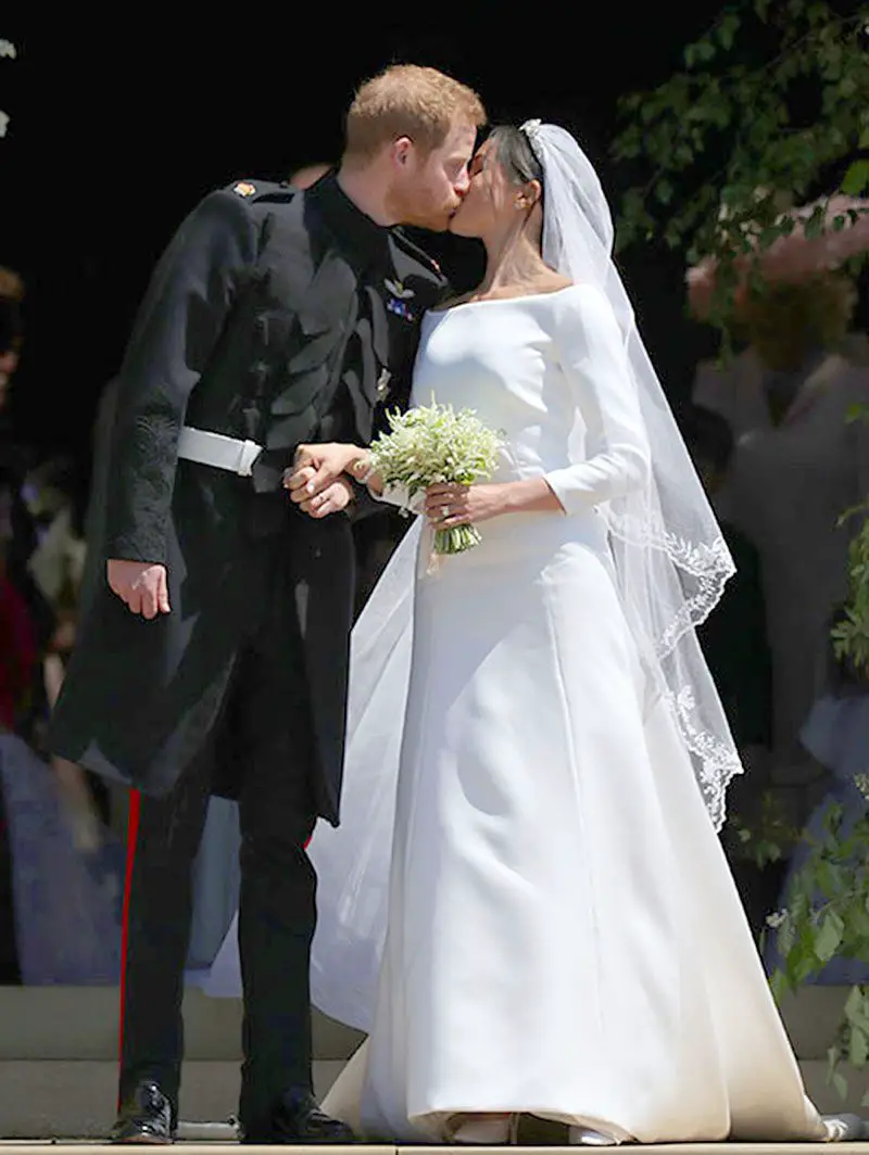 harry and meghan wedding kiss