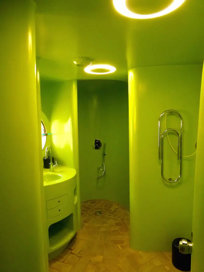 grass green bathroom