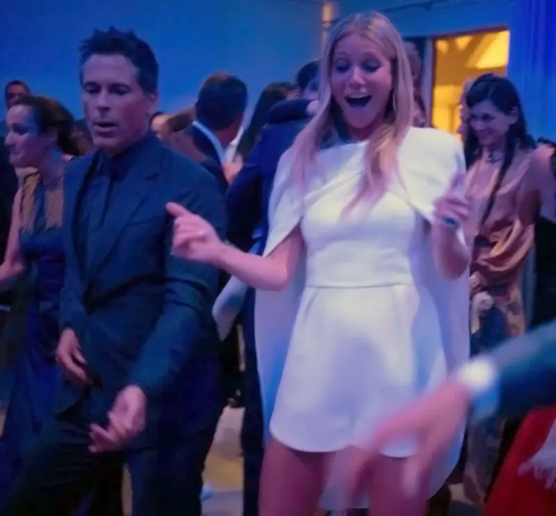Gwyneth on the dance floor with friend actor Rob Lowe