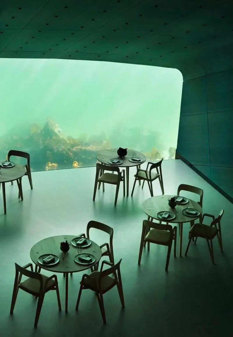 underwater dining