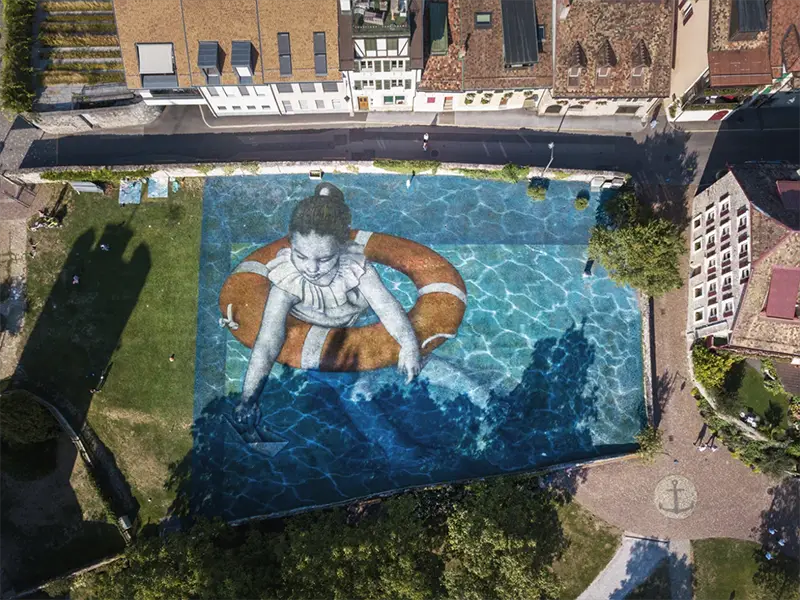 saype art in pool