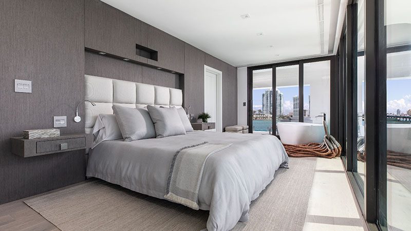 houseboat bedroom