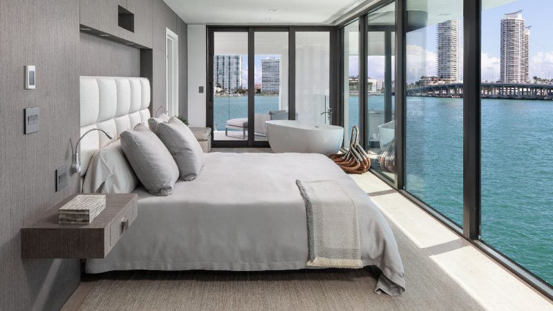 bedroom in Arkup Houseboat