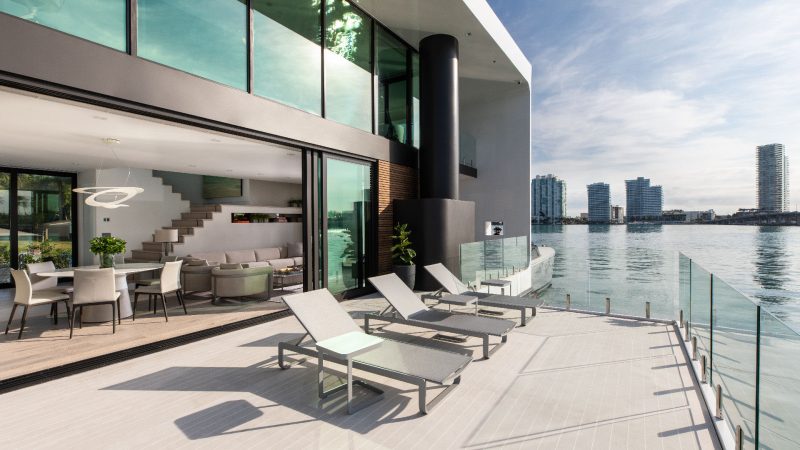 customizable houseboat