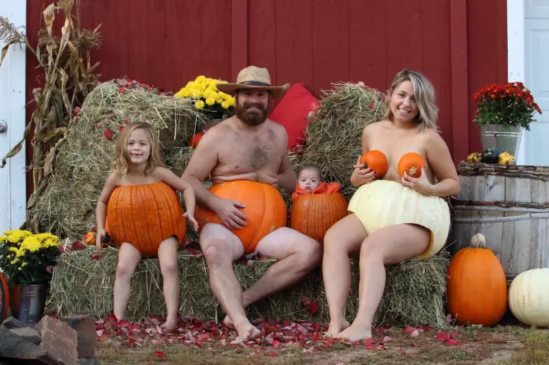 funny family pumpkin photos