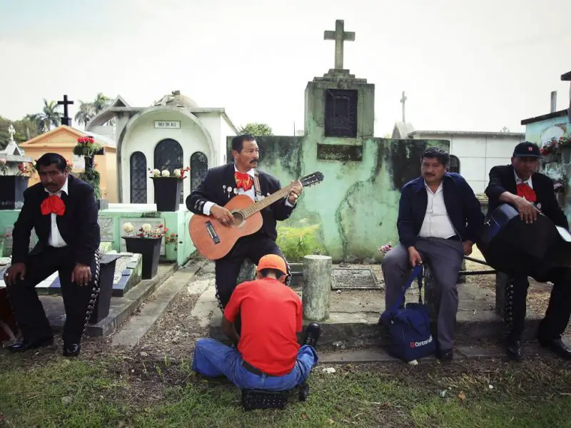 Celebrating Dia de Los Muertos in a cemetery