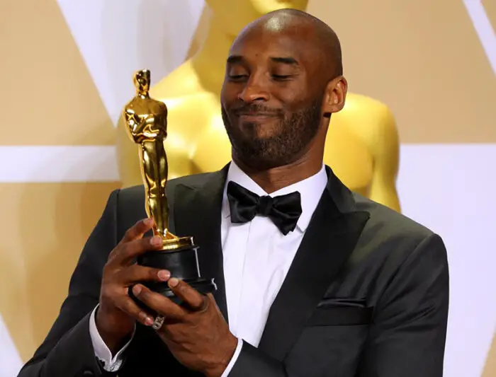 Kobe with his Oscar for Dear Basketball in 2018
