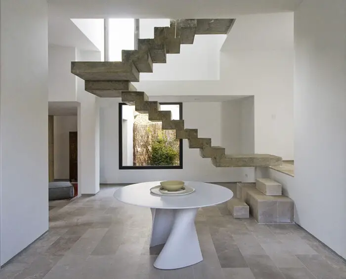 cantilevered concrete stairs