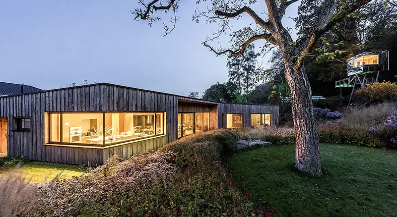 Baumraum Green Dwelling with Tree House