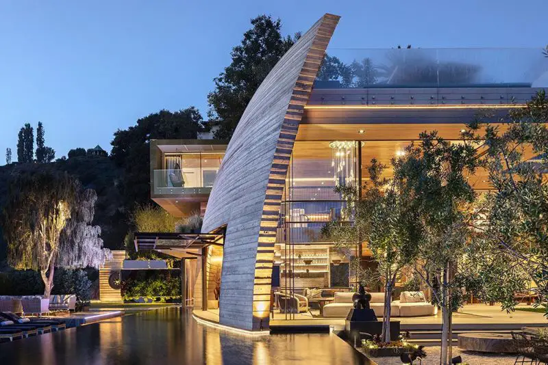 Pacific Palisades Mega Mansion Replaces Cliff May House