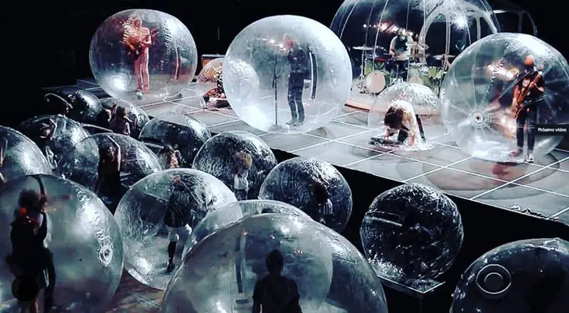 the flaming lips perform in plastic bubbles in Oklahoma