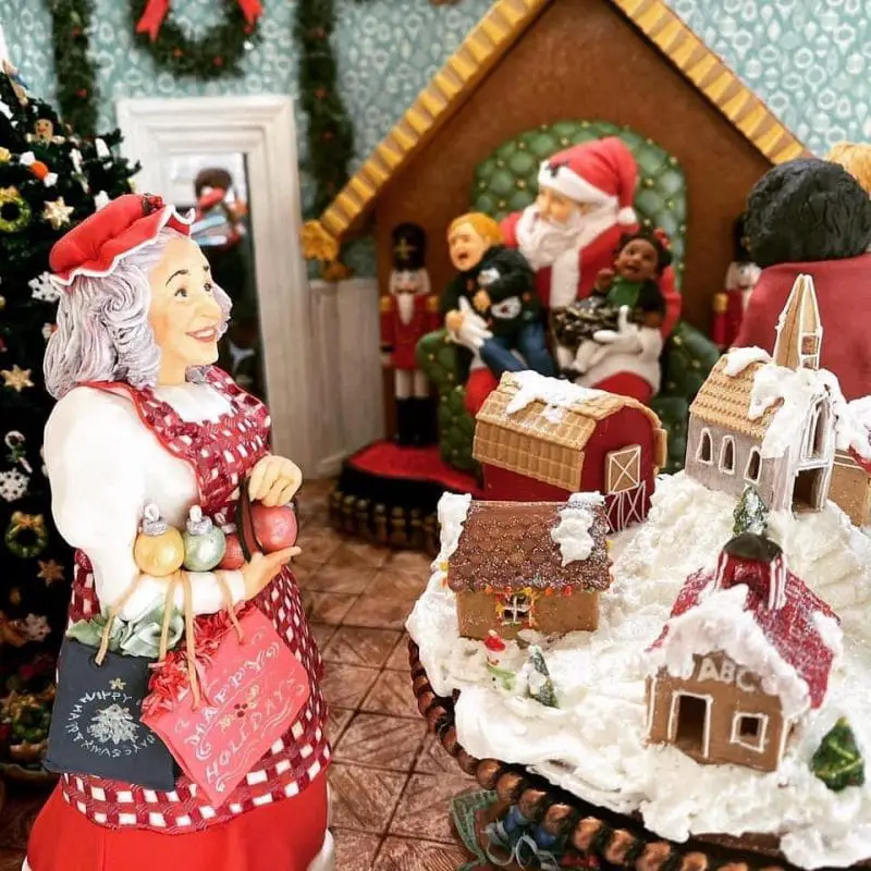 St. Nick's Christmas Decor Shop detail1